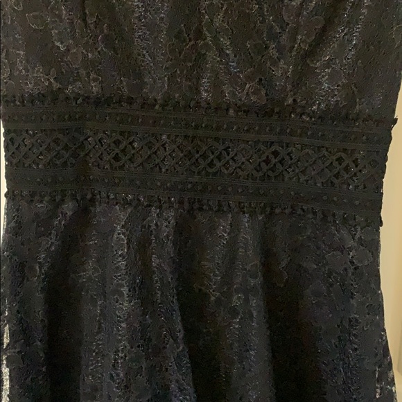 Black lace dress with gold detail. worn twice - Picture 2 of 4